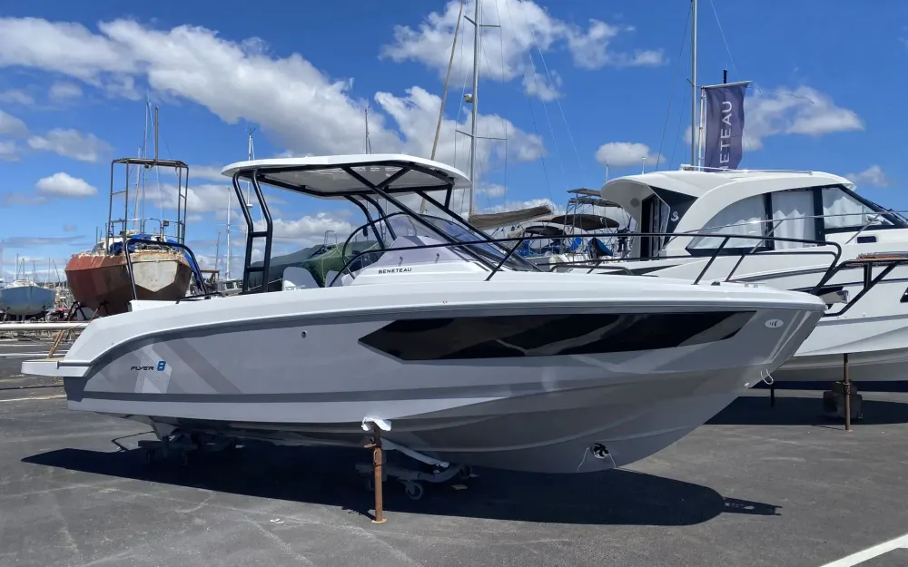 slider 0 Beneteau Flyer 8 SUNdeck V2