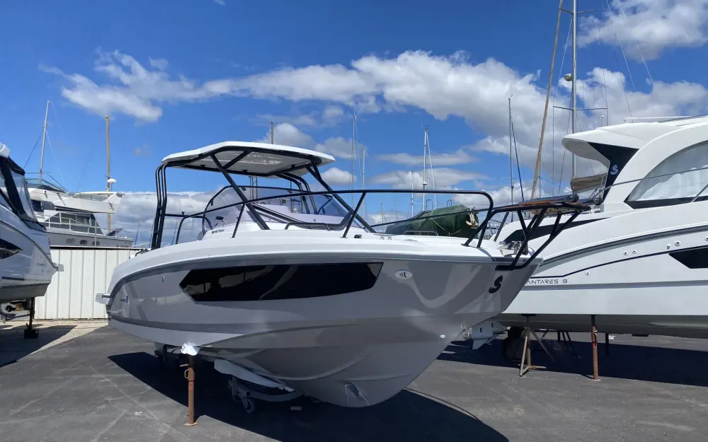 slider 1 Beneteau Flyer 8 SUNdeck V2