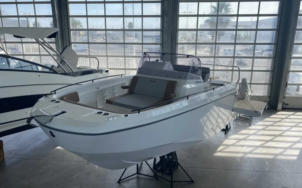 slider 0 Beneteau Flyer 9 Spacedeck