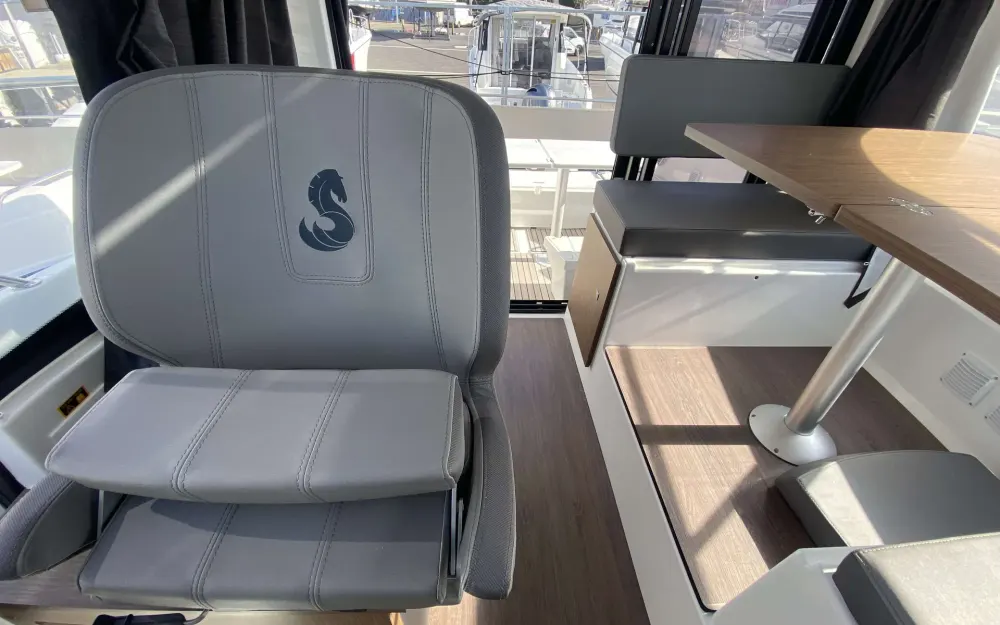 slider 10 Beneteau Antares 9 OB