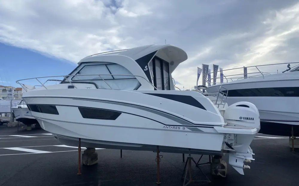 slider 1 Beneteau Antares 9 OB