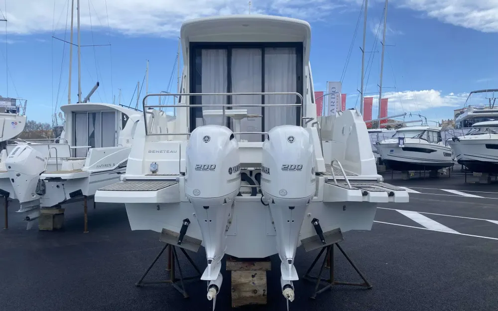 slider 2 Beneteau Antares 9 OB