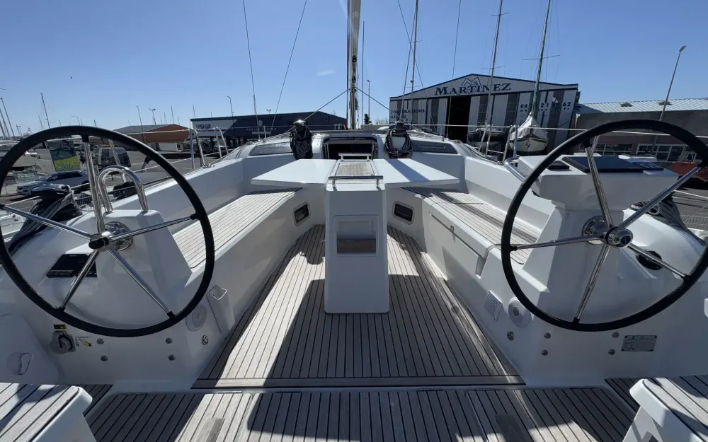 slider 1 Beneteau Oceanis 37.1
