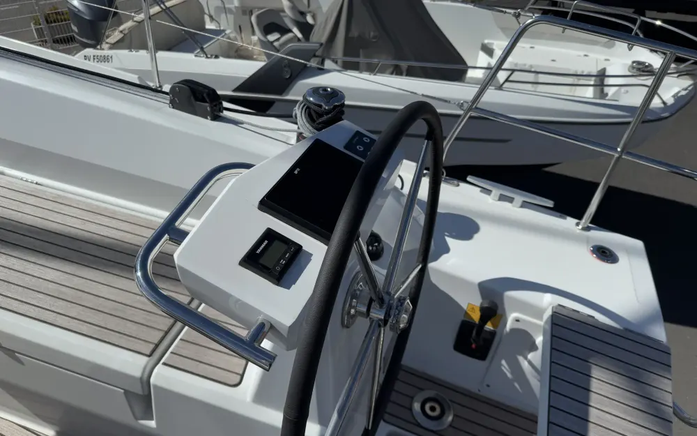 slider 3 Beneteau Oceanis 37.1