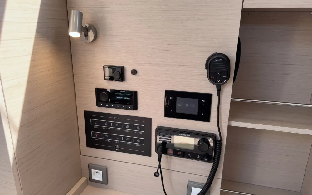 slider 6 Beneteau Oceanis 37.1