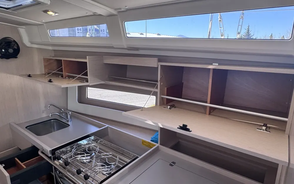 slider 8 Beneteau Oceanis 37.1