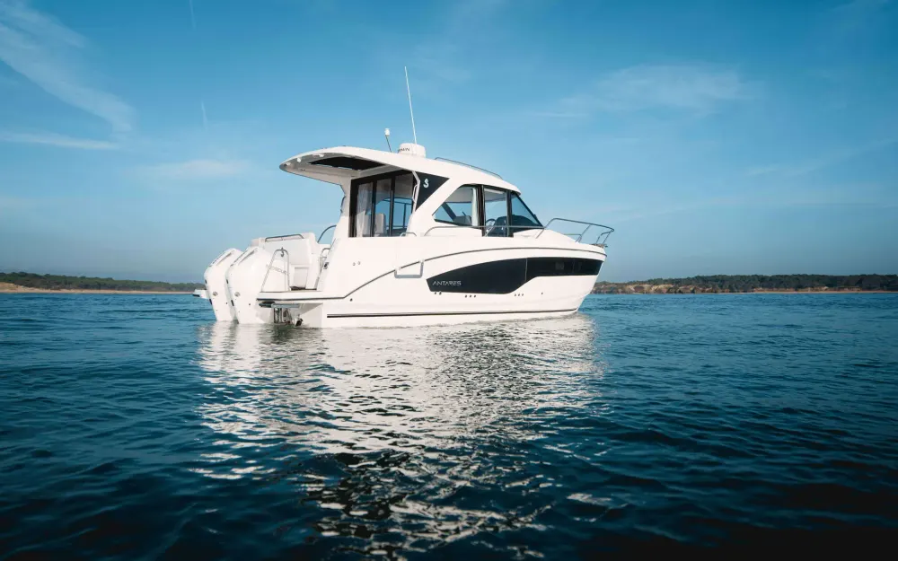 slider 2 Beneteau Antares Serie 9