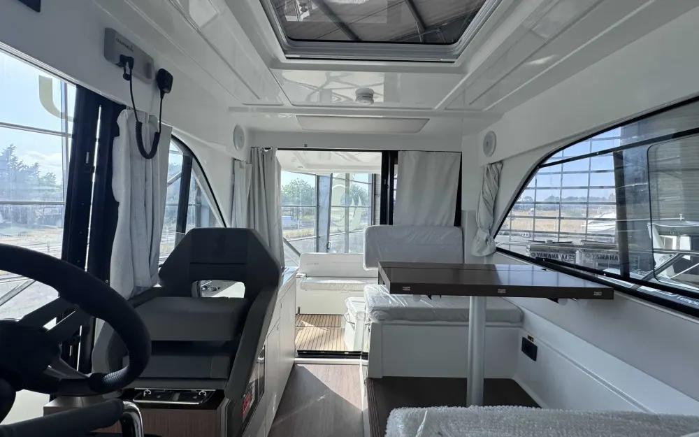 slider 4 Beneteau Antares 9 V2