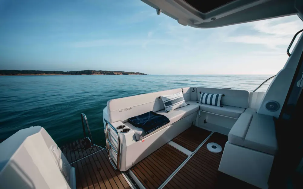 slider 4 Beneteau Antares Serie 9