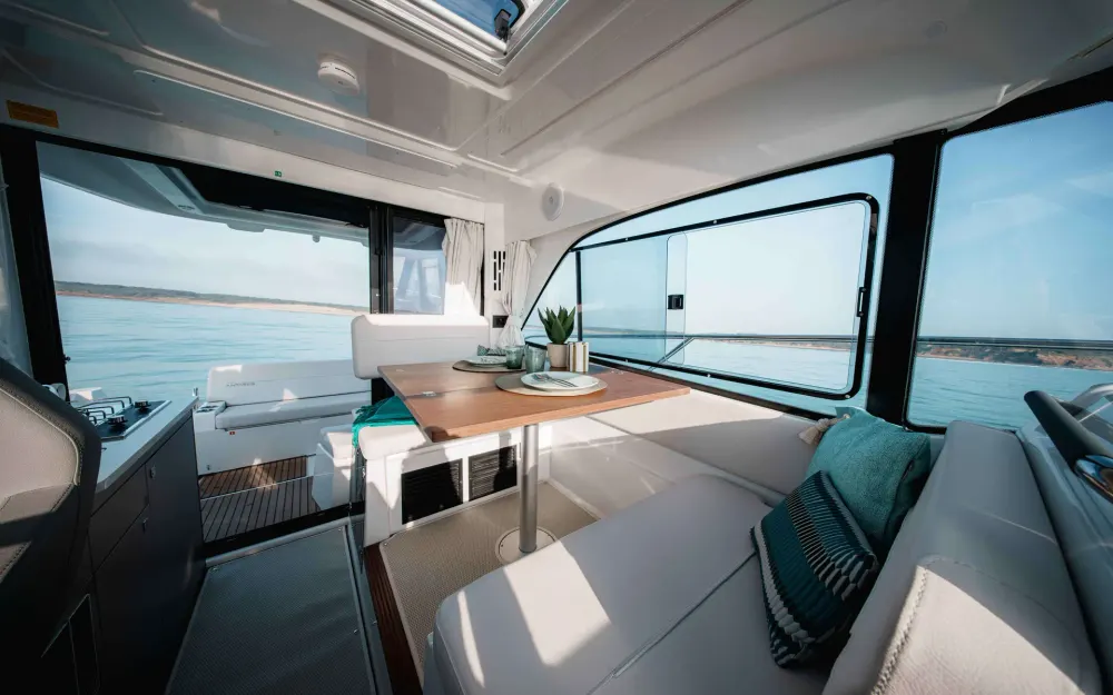 slider 8 Beneteau Antares Serie 9