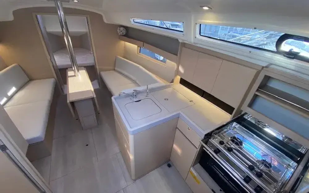slider 1 Beneteau Oceanis 34.1