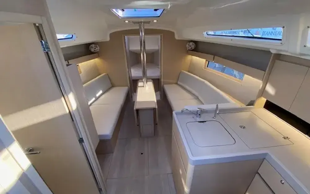 slider 3 Beneteau Oceanis 34.1