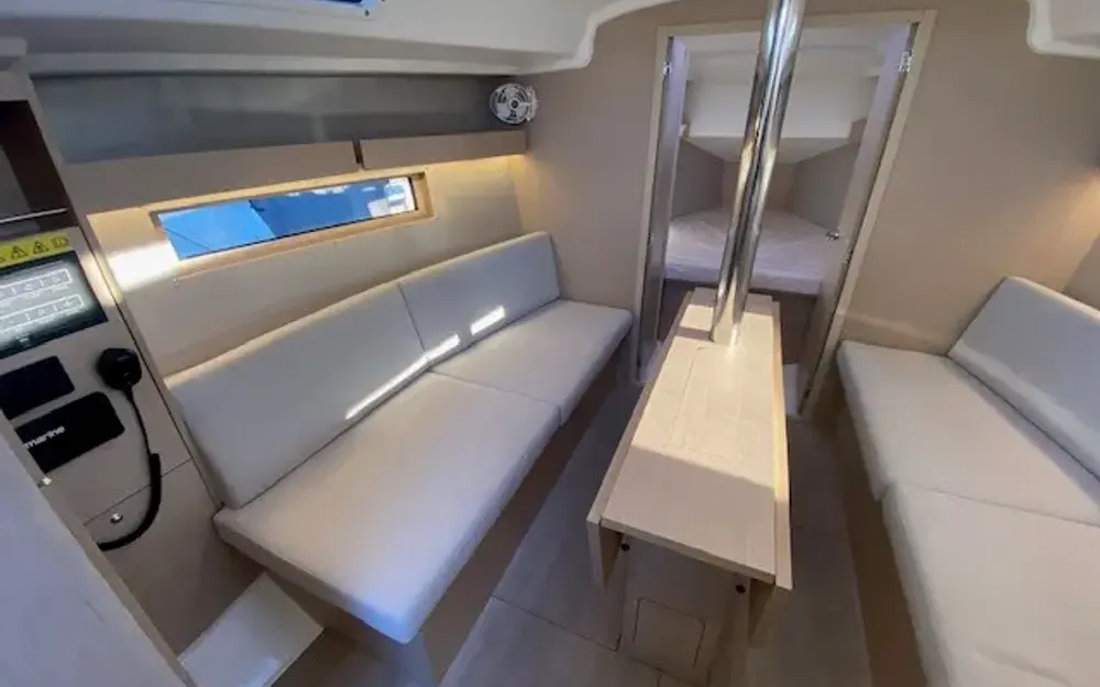 slider 7 Beneteau Oceanis 34.1