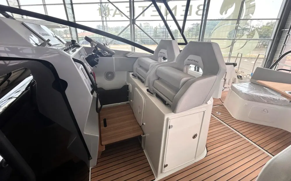 slider 11 Beneteau Flyer 10