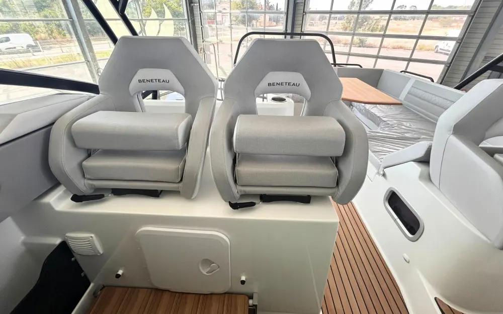 slider 13 Beneteau Flyer 10