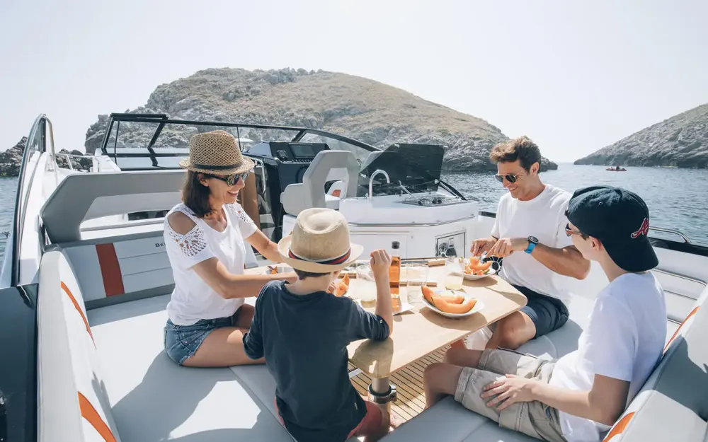 slider 4 Beneteau Flyer 10
