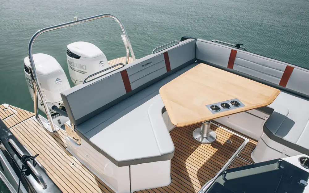 slider 5 Beneteau Flyer 10