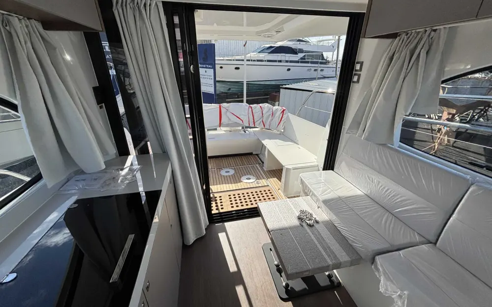 slider 9 Beneteau Antares 11