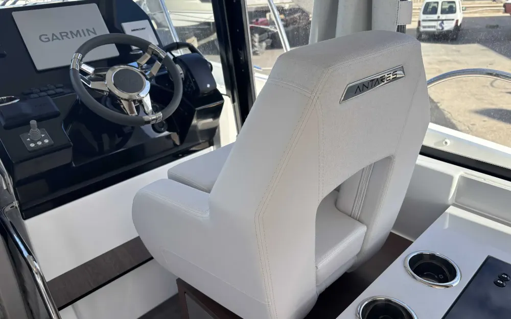 slider 11 Beneteau Antares 11