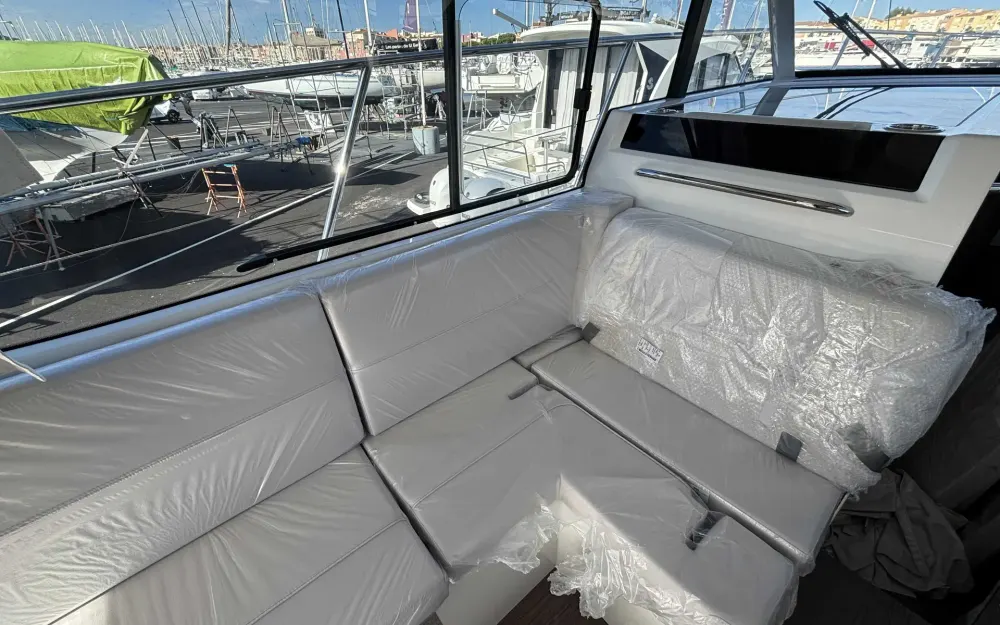 slider 12 Beneteau Antares 11