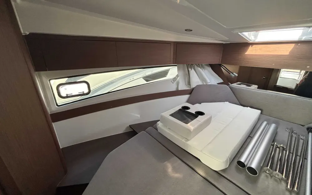 slider 14 Beneteau Antares 11