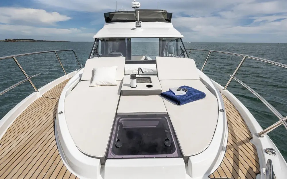 slider 4 Beneteau Antares 11