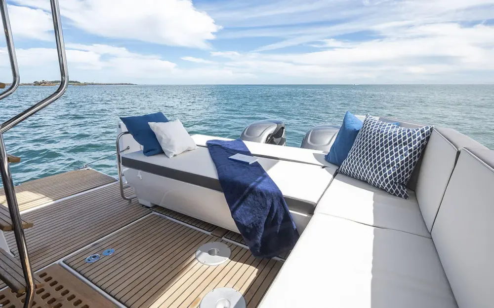 slider 5 Beneteau Antares 11