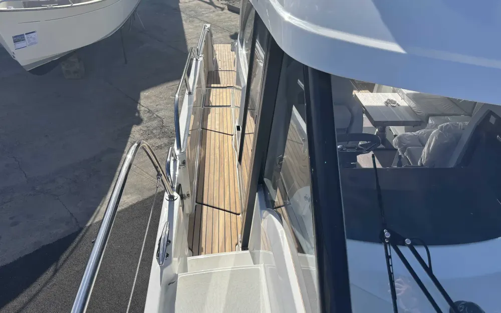 slider 8 Beneteau Antares 11