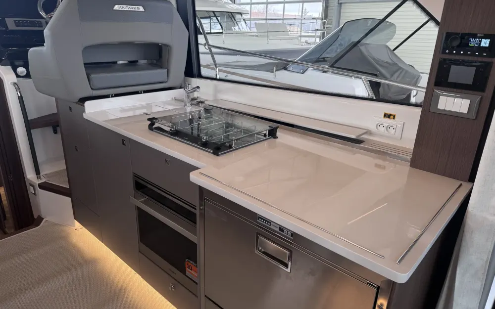 slider 9 Beneteau Antares 12