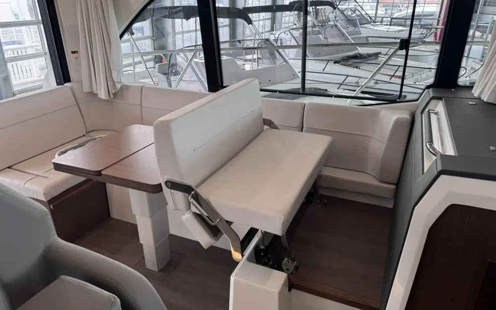 slider 11 Beneteau Antares 12