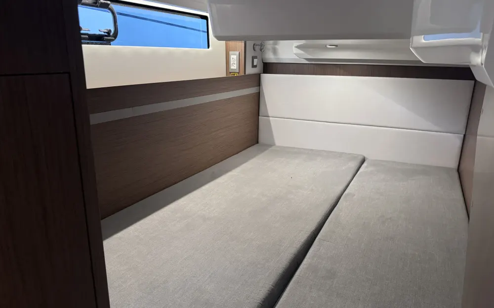 slider 18 Beneteau Antares 12