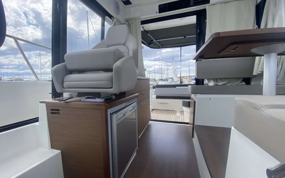 slider 10 Jeanneau Merry Fisher 895