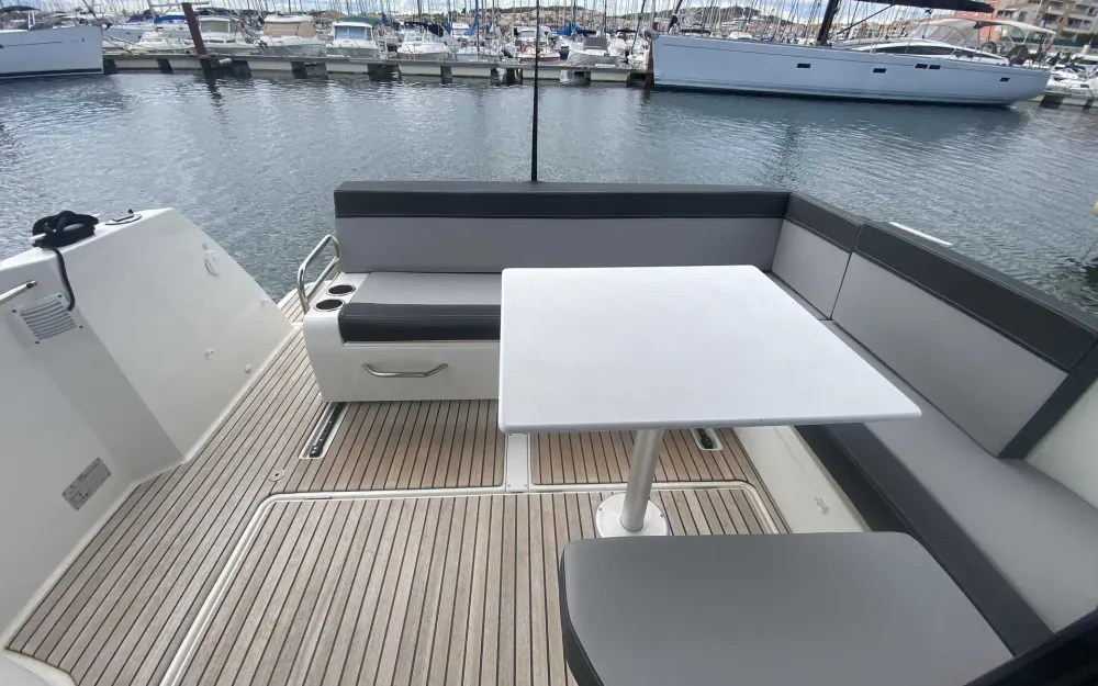 slider 2 Jeanneau Merry Fisher 895