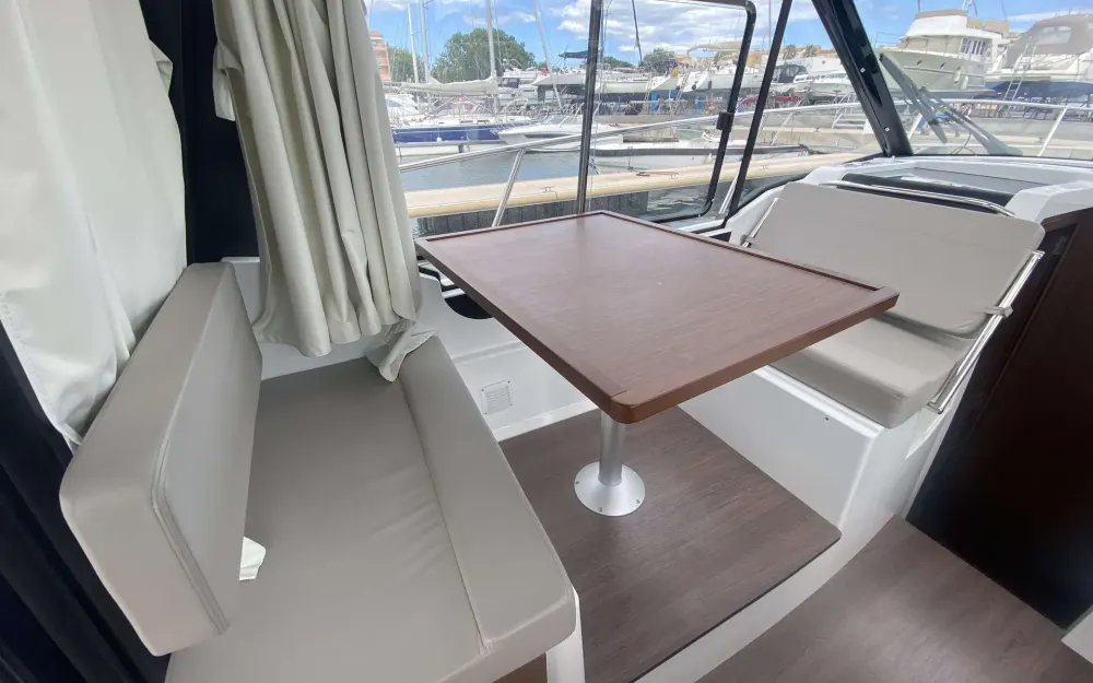 slider 8 Jeanneau Merry Fisher 895
