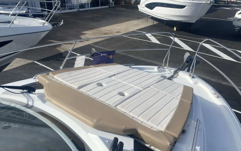 slider 4 Jeanneau NC 33