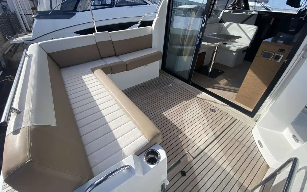 slider 6 Jeanneau NC 33
