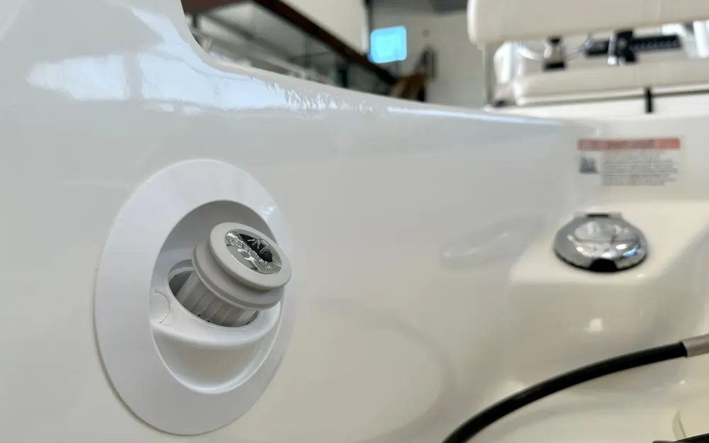 slider 11 Boston Whaler  210 Montauk