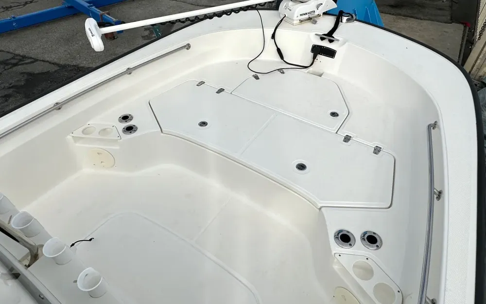 slider 6 Boston Whaler  210 Montauk
