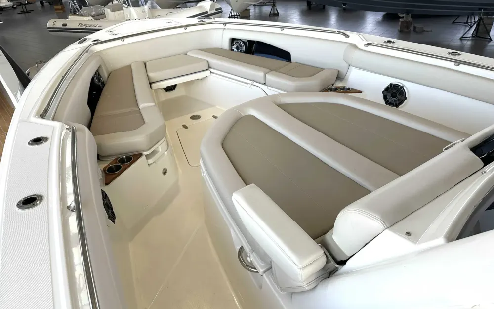 slider 10 Boston Whaler  360 Outrage