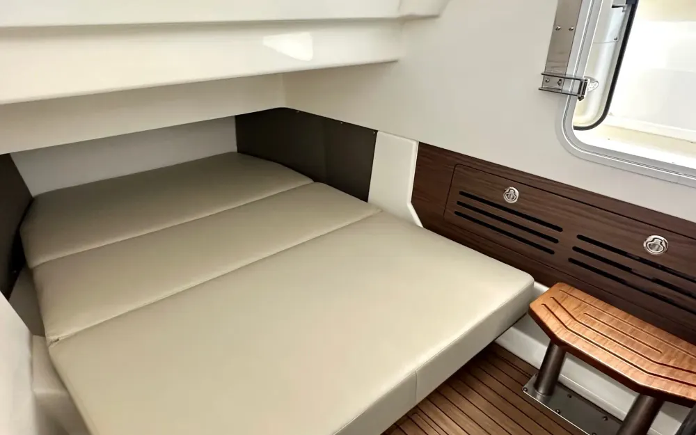 slider 14 Boston Whaler  360 Outrage