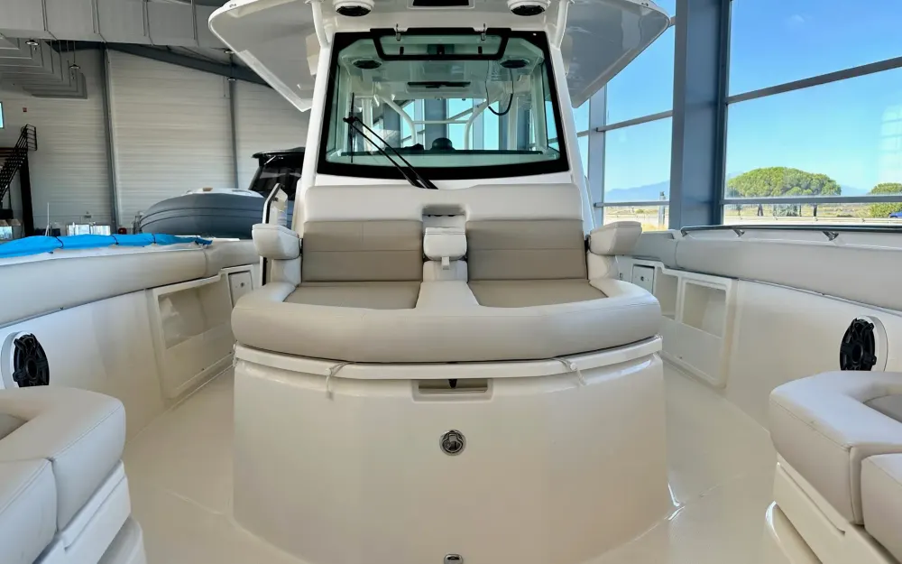 slider 17 Boston Whaler  360 Outrage