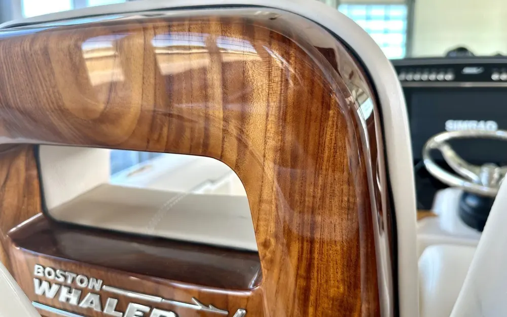 slider 6 Boston Whaler  360 Outrage