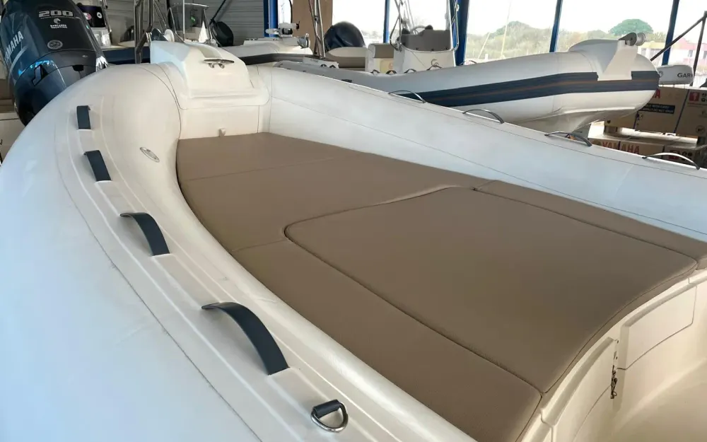 slider 4 Capelli Tempest 650