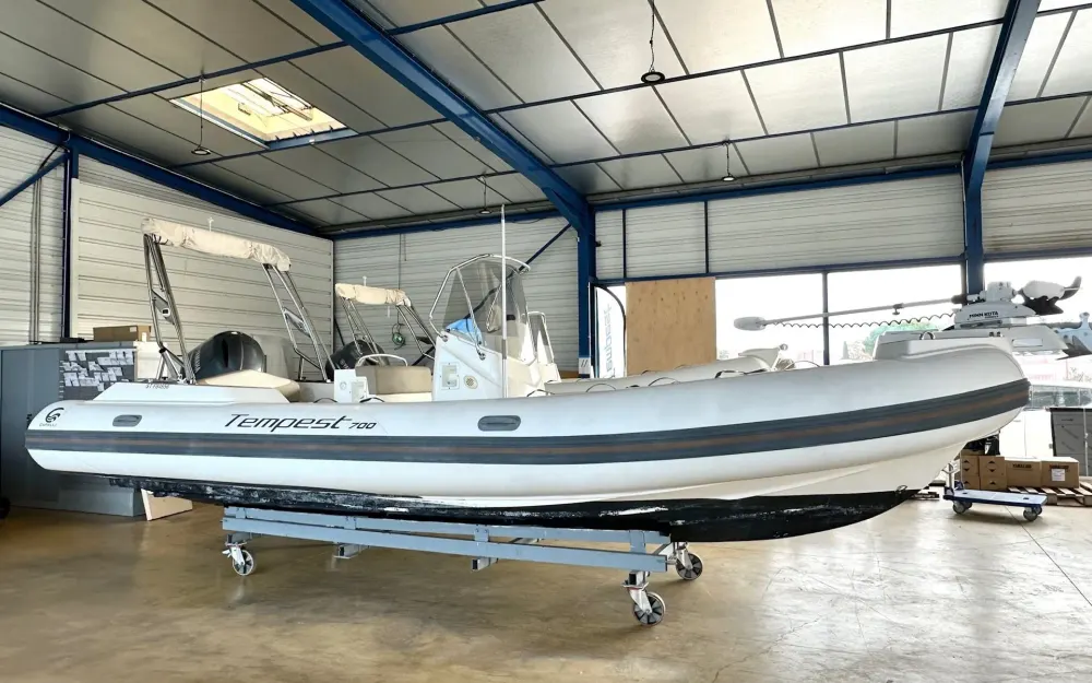 slider 0 Capelli Tempest 700