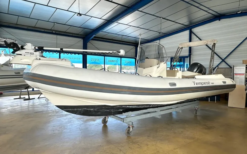 slider 1 Capelli Tempest 700