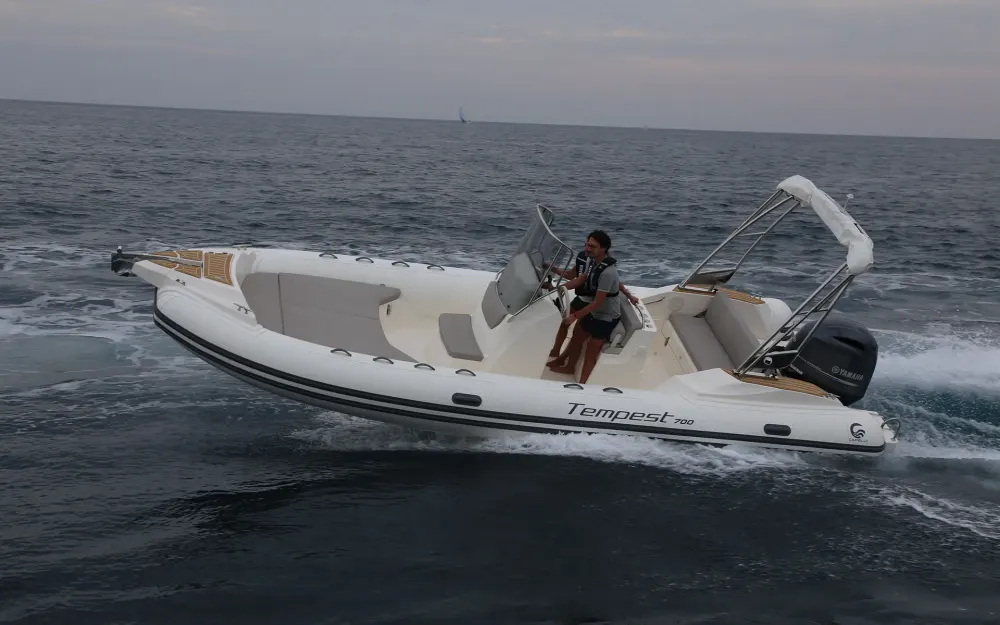 slider 1 Capelli Tempest 700