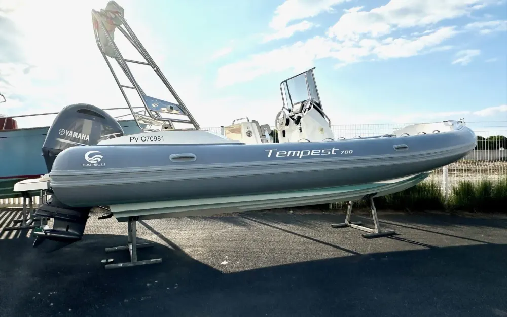 slider 0 Capelli Tempest 700