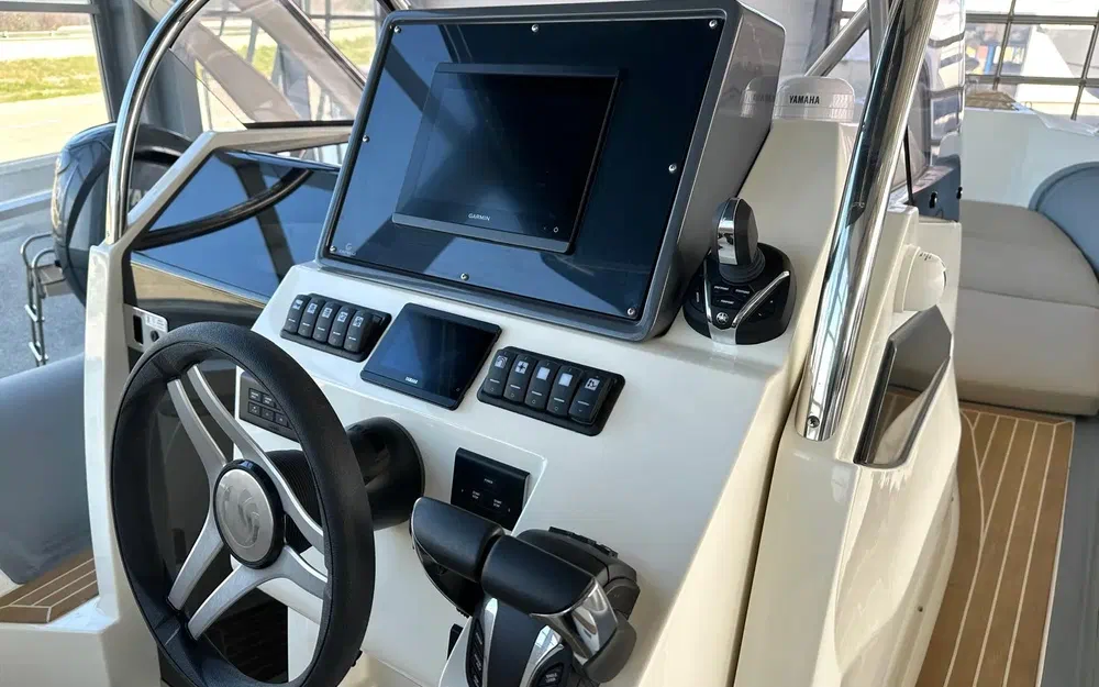 slider 7 Capelli Tempest 1000