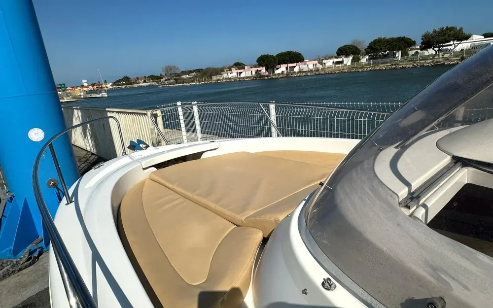 slider 6 Jeanneau Cap Camarat 715 WA