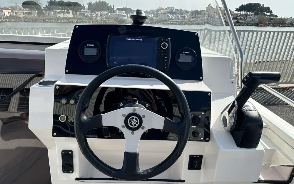 slider 4 Pacific Craft  630 SC